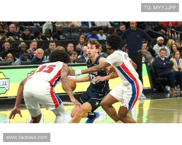 班凯罗砍下28分带领魔术逆转战胜开拓者取得关键胜利