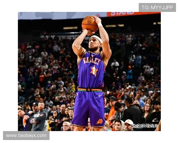 布克首节表现惊艳三分球全中助力球队轻松领先